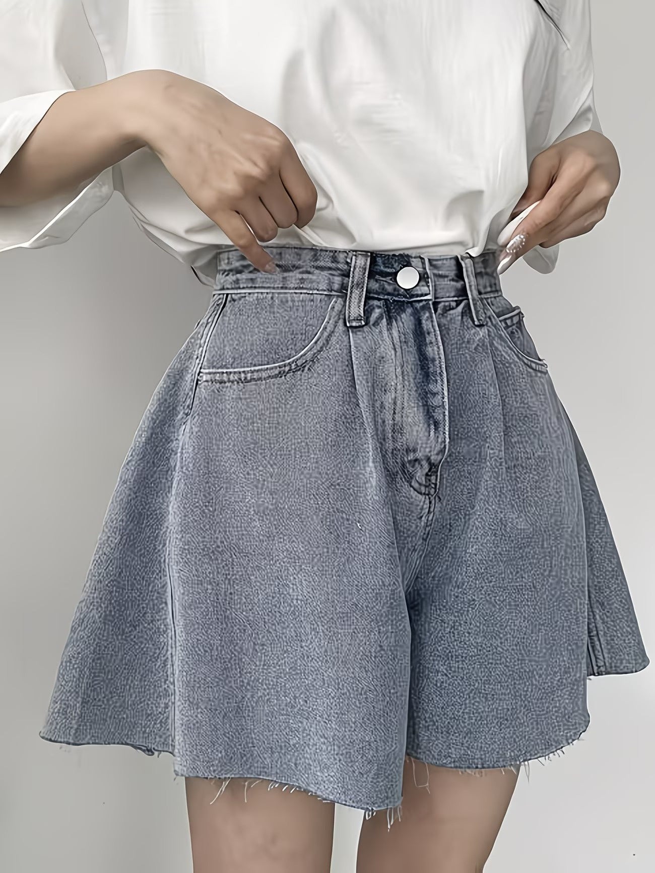 Women's High-Waisted Shorts with Frayed Hem